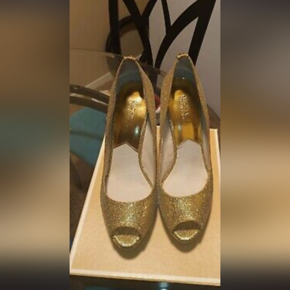 Michael Kors heels in Gold Size 10 peep toe
